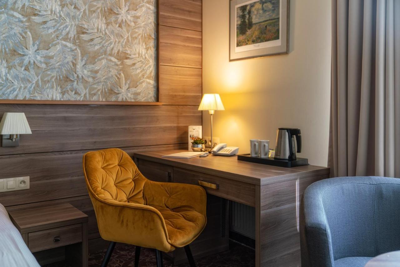 Korona Hotel Остроленка Экстерьер фото