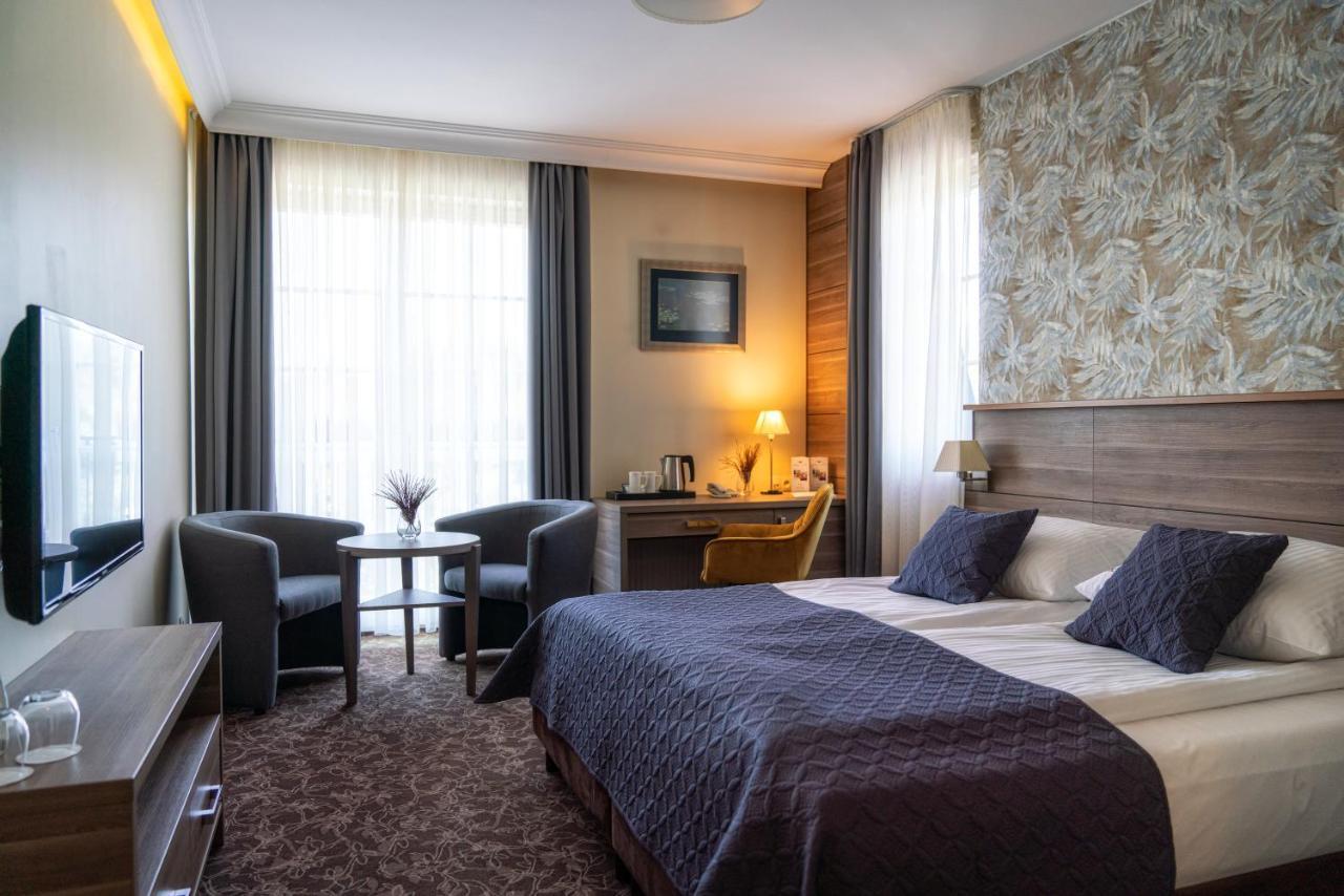 Korona Hotel Остроленка Экстерьер фото