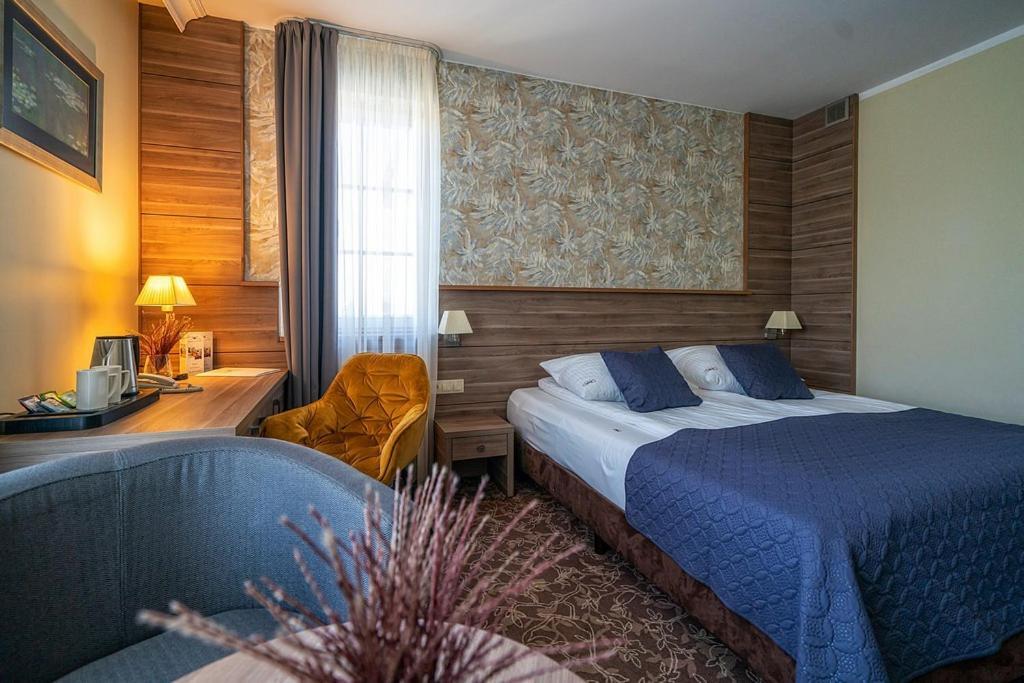 Korona Hotel Остроленка Экстерьер фото