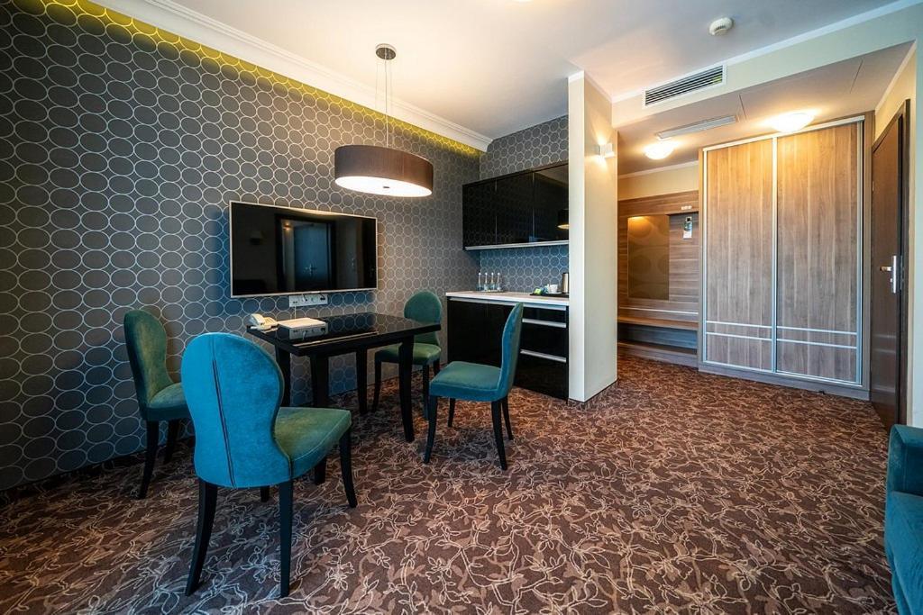Korona Hotel Остроленка Экстерьер фото