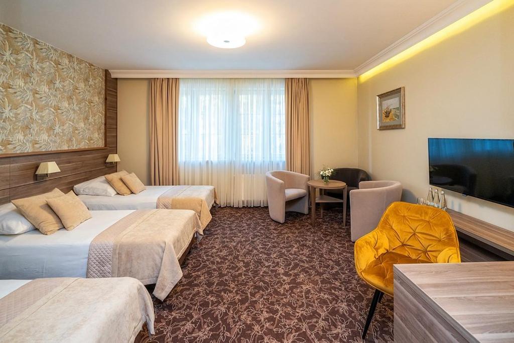 Korona Hotel Остроленка Экстерьер фото