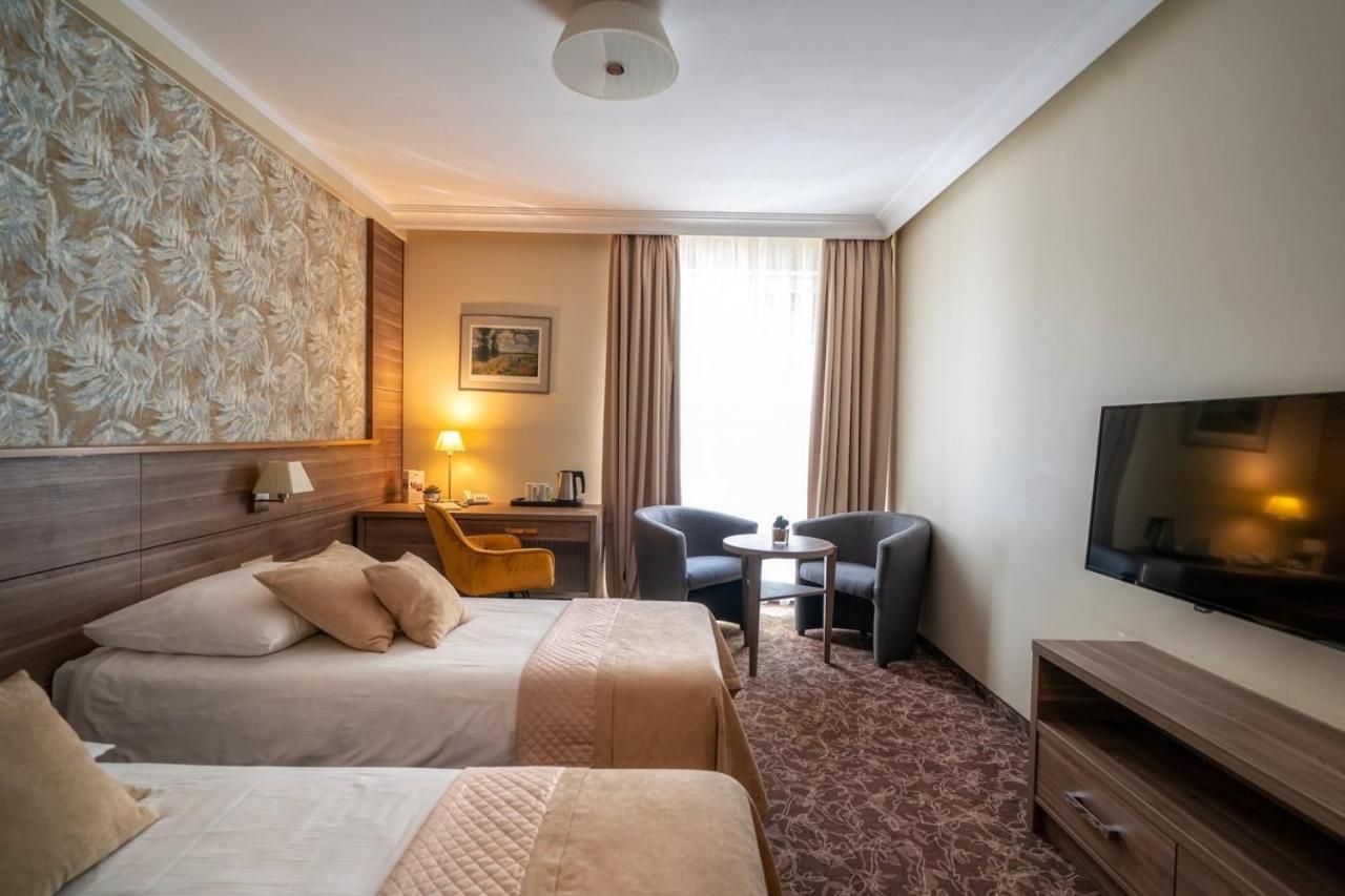 Korona Hotel Остроленка Экстерьер фото