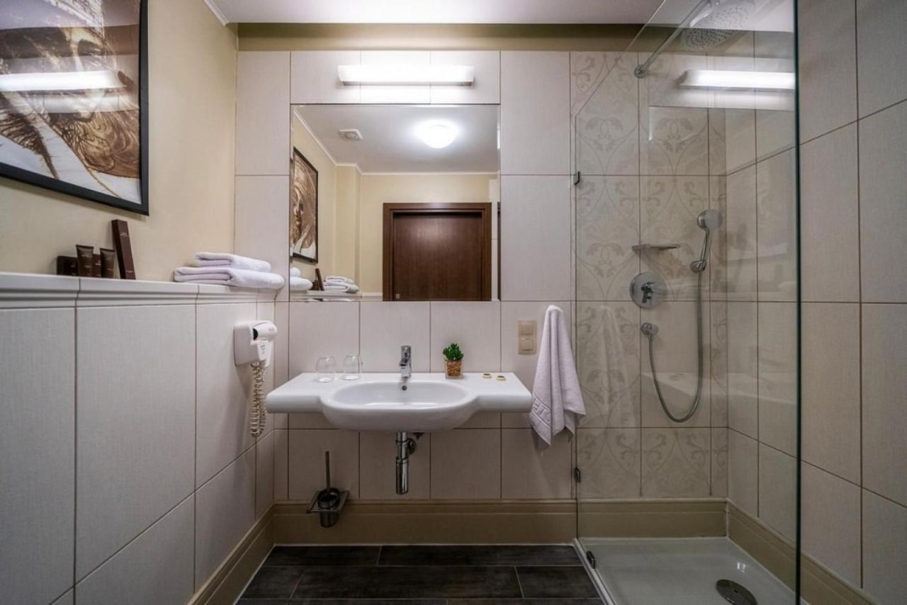 Korona Hotel Остроленка Экстерьер фото