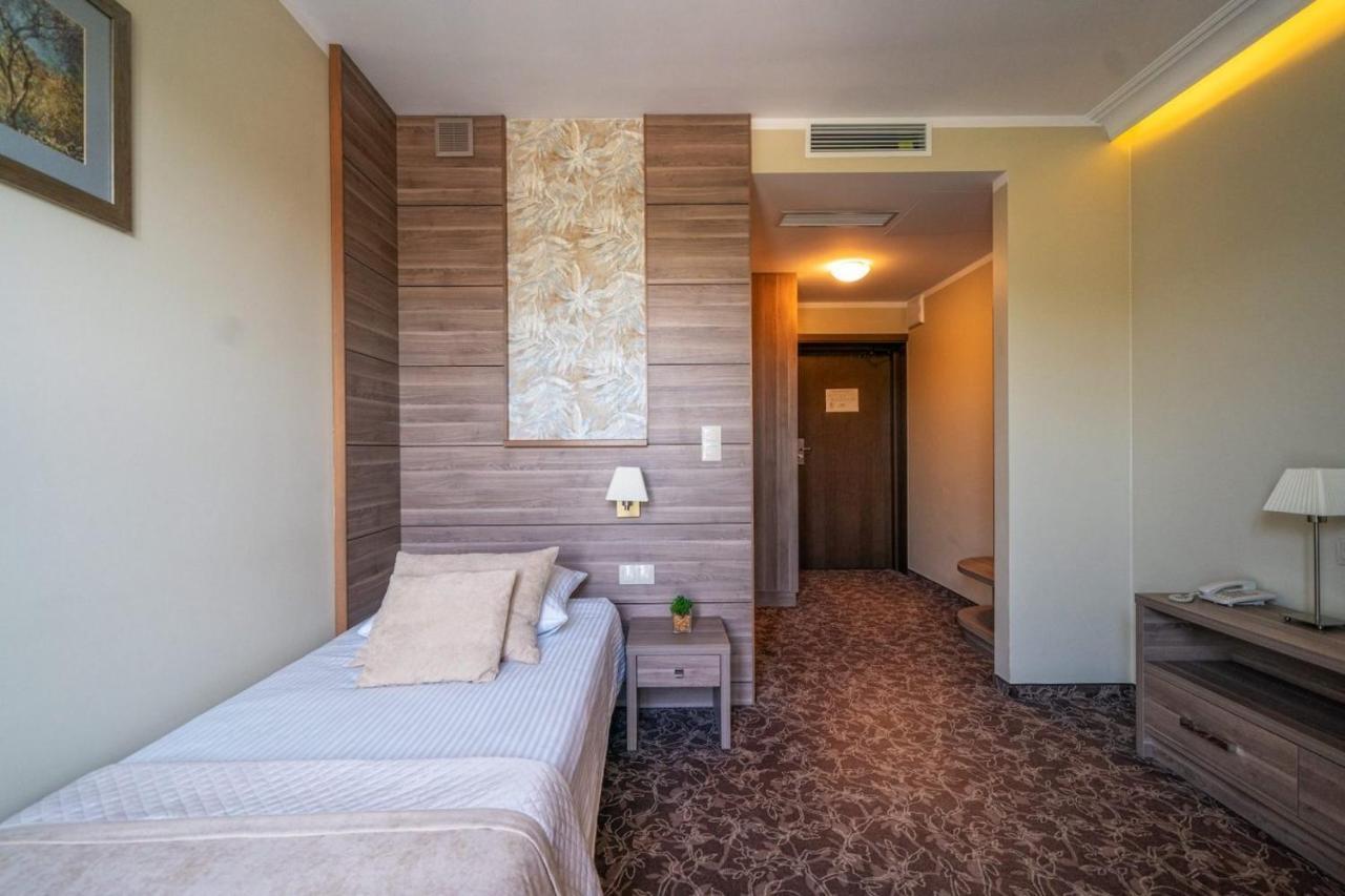 Korona Hotel Остроленка Экстерьер фото