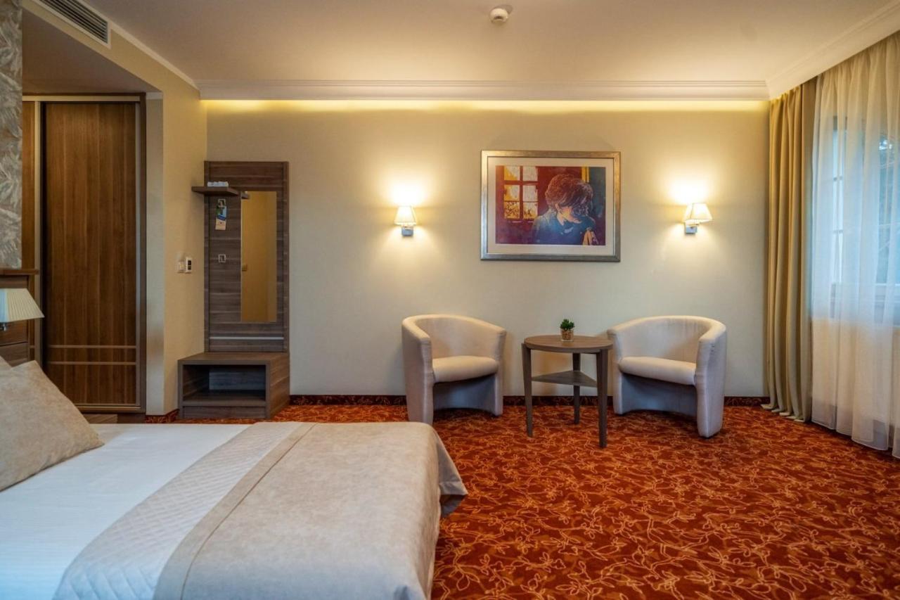 Korona Hotel Остроленка Экстерьер фото